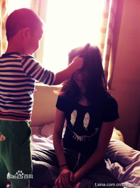 白百何(Bai Baihe)与儿子元宝素颜照相册