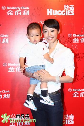 白百何(Bai Baihe)与儿子元宝素颜照相册