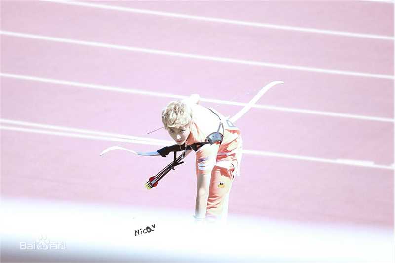 吴亦凡(KRIS)射箭俊美宛如太阳神性感图片壁纸