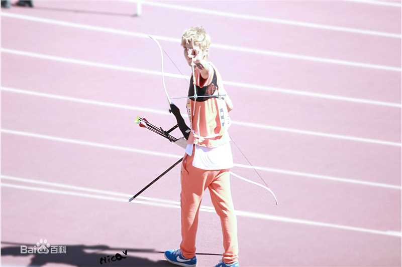 吴亦凡(KRIS)射箭俊美宛如太阳神性感图片壁纸