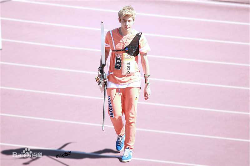 吴亦凡(KRIS)射箭俊美宛如太阳神性感图片壁纸