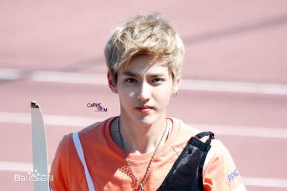 吴亦凡(KRIS)射箭俊美宛如太阳神性感图片壁纸