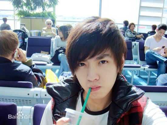 吴亦凡(KRIS) 少年时期前后照片