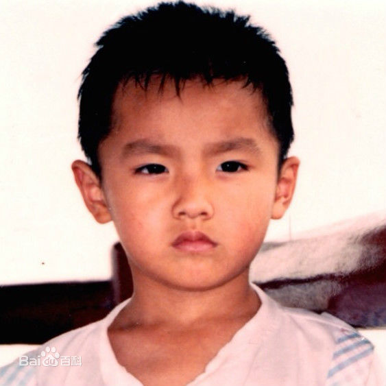 吴亦凡(KRIS) 少年时期前后照片