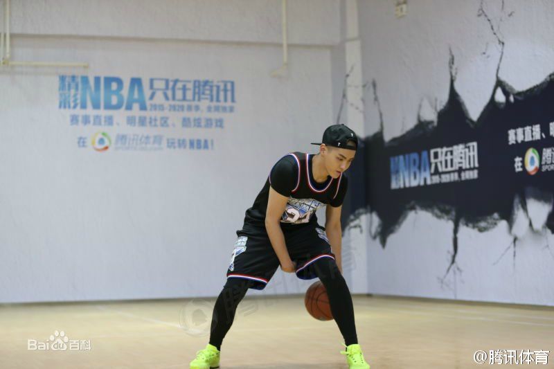 吴亦凡(KRIS) 篮球素颜照相册