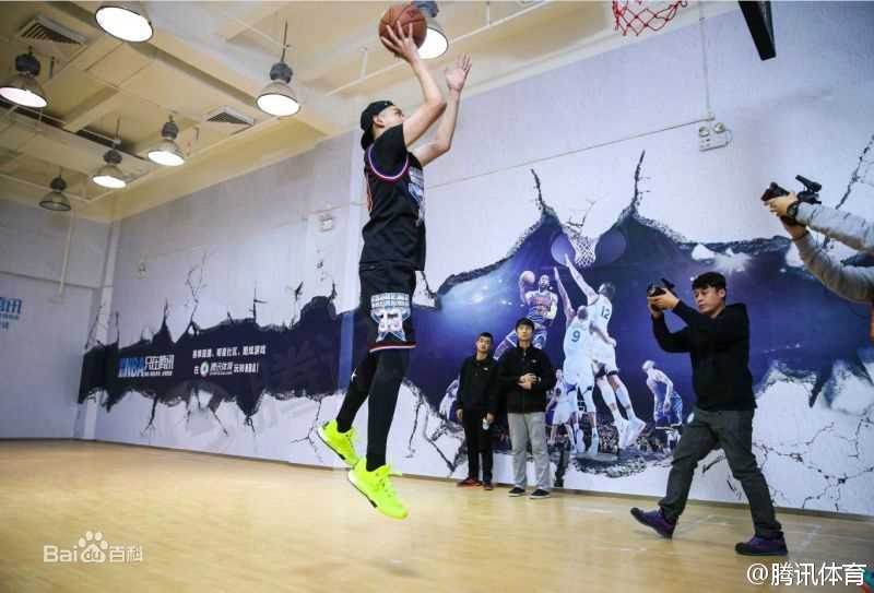 吴亦凡(KRIS) 篮球素颜照相册