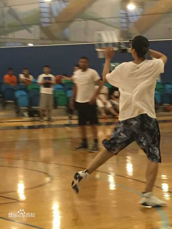 吴亦凡(KRIS) 篮球素颜照相册