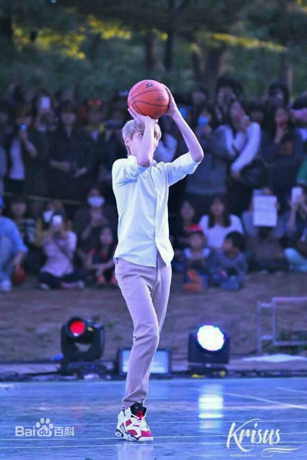 吴亦凡(KRIS) 篮球素颜照相册