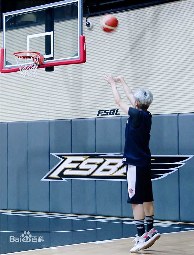 吴亦凡(KRIS) 篮球素颜照相册