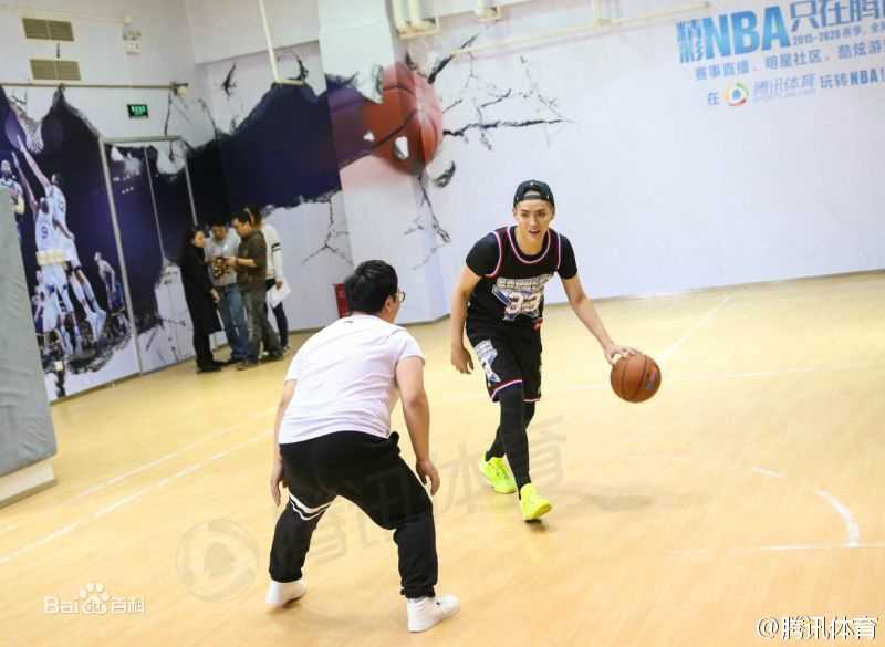 吴亦凡(KRIS) 篮球素颜照相册