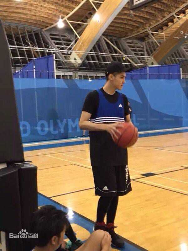 吴亦凡(KRIS) 篮球素颜照相册