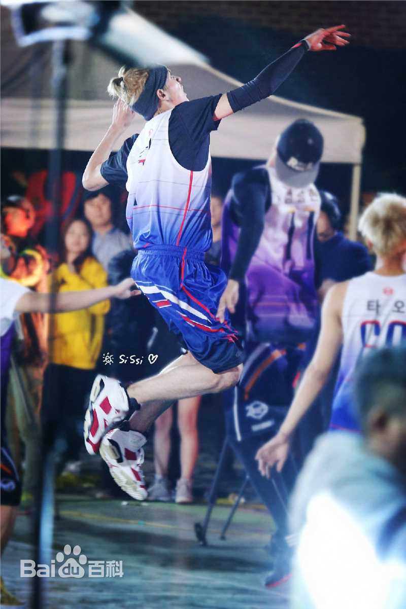 吴亦凡(KRIS) 篮球素颜照相册