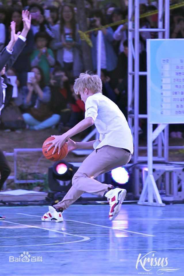 吴亦凡(KRIS) 篮球素颜照相册