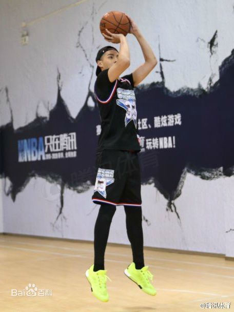 吴亦凡(KRIS) 篮球素颜照相册