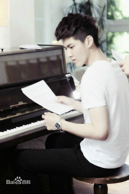 最全吴亦凡(KRIS)在《有一个地方》彭泽阳中的壁纸