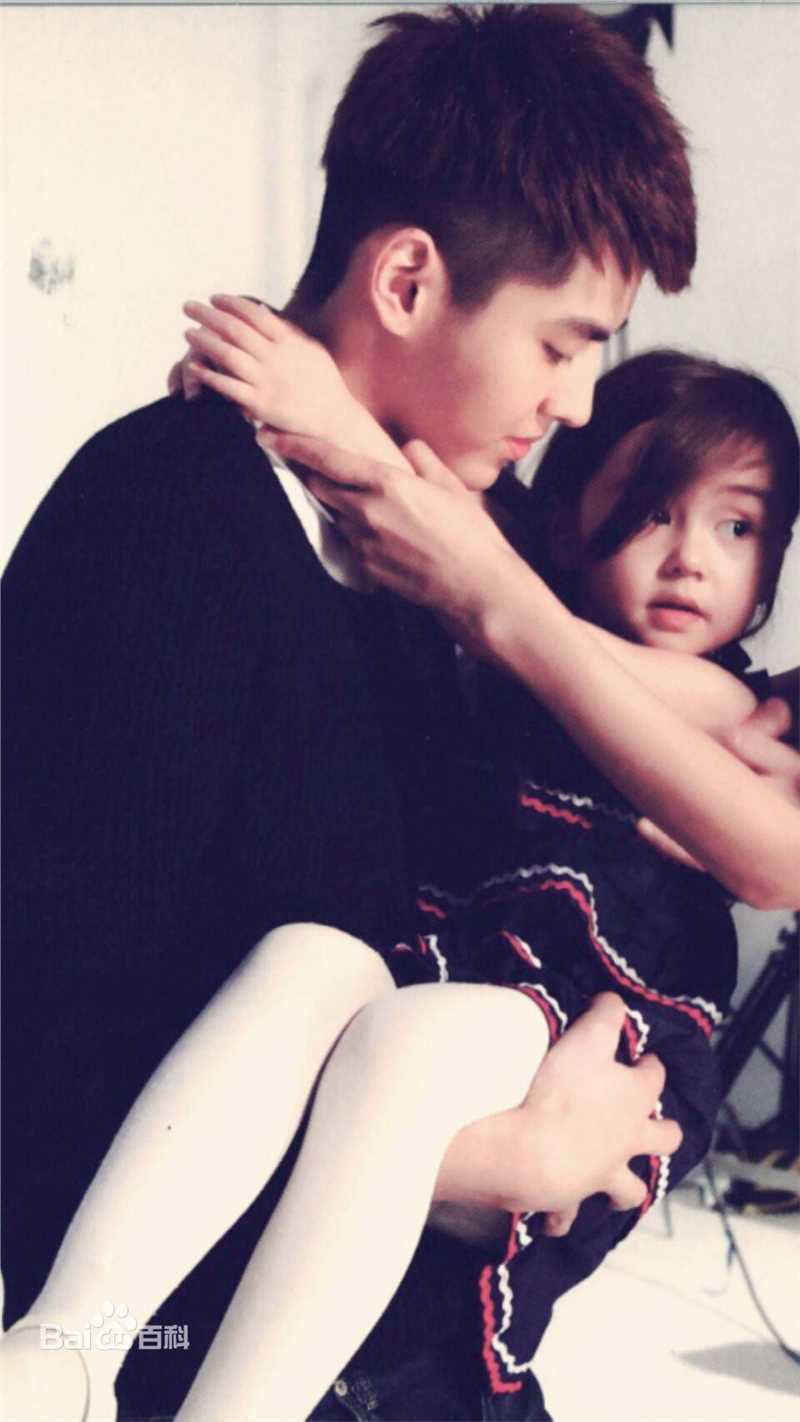 最全吴亦凡(KRIS)在《有一个地方》彭泽阳中的壁纸