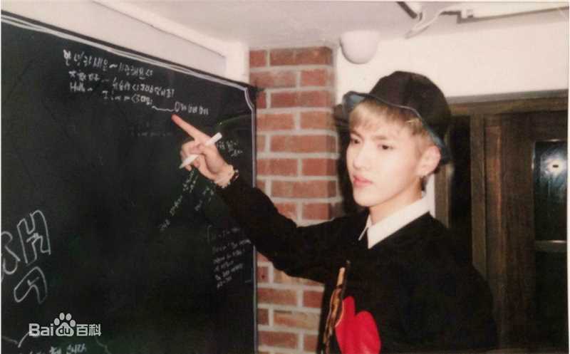 吴亦凡(KRIS)早年青涩暖男霸气队长帅气门面图册