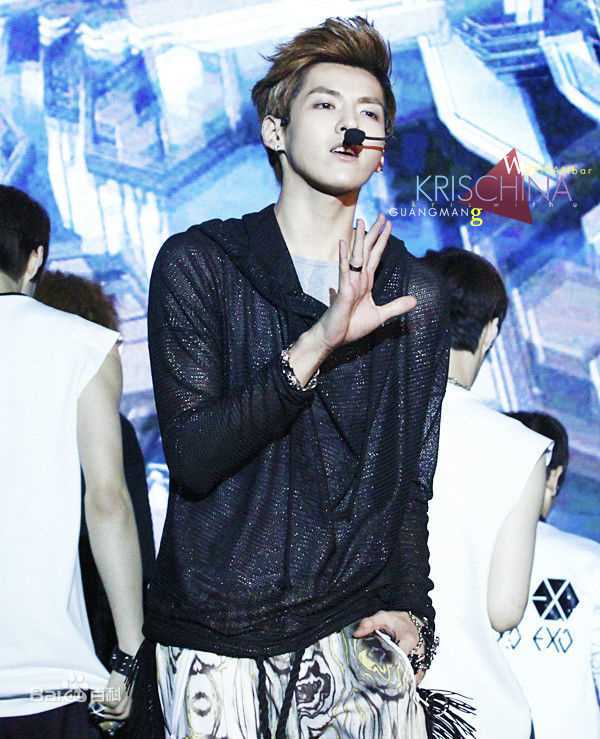 吴亦凡(KRIS)早年青涩暖男霸气队长帅气门面图册