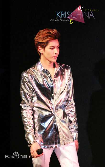 吴亦凡(KRIS)早年青涩暖男霸气队长帅气门面图册