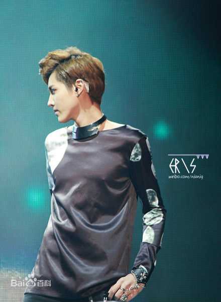 吴亦凡(KRIS)早年青涩暖男霸气队长帅气门面图册