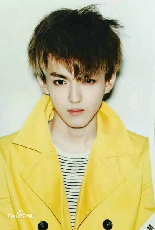 吴亦凡(KRIS)早年青涩暖男霸气队长帅气门面图册