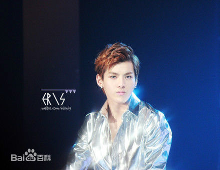 吴亦凡(KRIS)早年青涩暖男霸气队长帅气门面图册