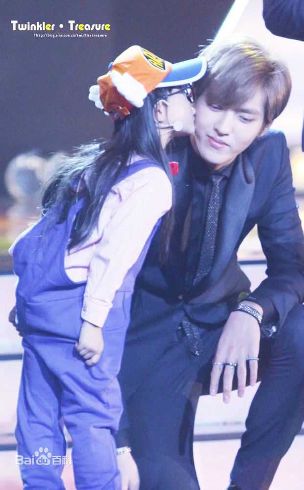 吴亦凡(KRIS)早年青涩暖男霸气队长帅气门面图册