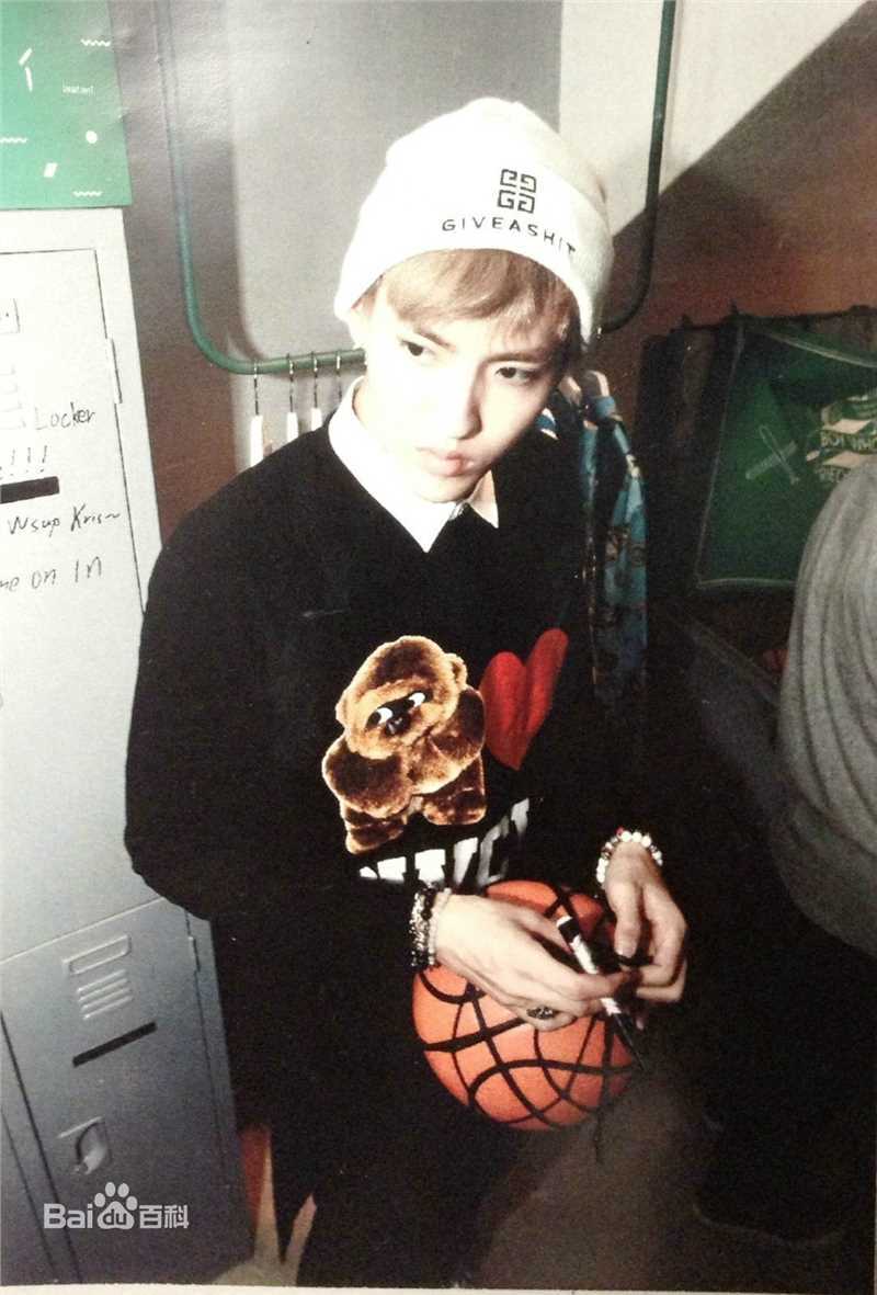 吴亦凡(KRIS)早年青涩暖男霸气队长帅气门面图册