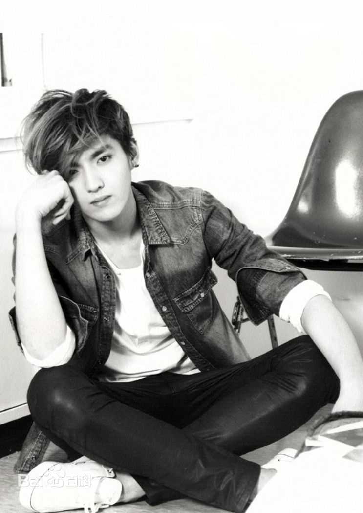 吴亦凡(KRIS)早年青涩暖男霸气队长帅气门面图册