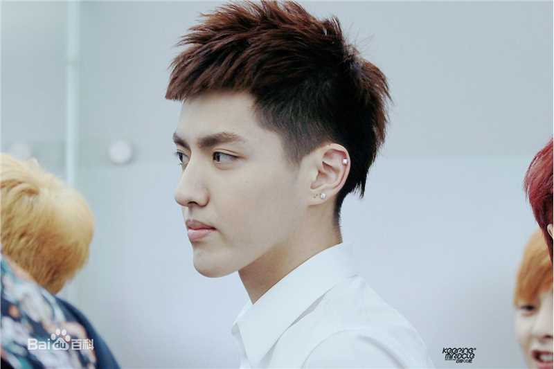 吴亦凡(KRIS)白衬衫壁纸壁纸