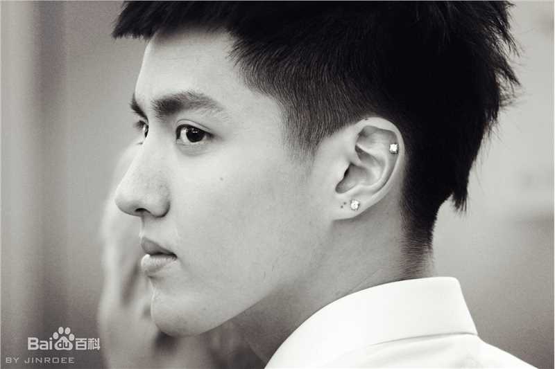 吴亦凡(KRIS)白衬衫壁纸壁纸