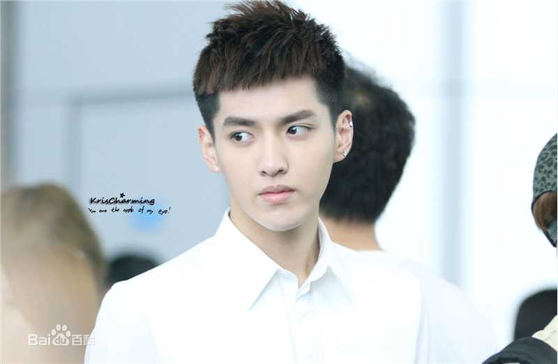 吴亦凡(KRIS)白衬衫壁纸壁纸