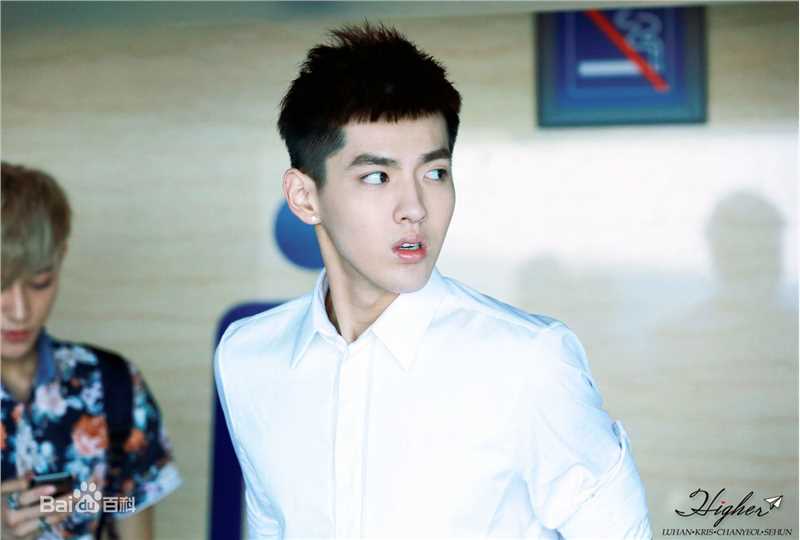 吴亦凡(KRIS)白衬衫壁纸壁纸