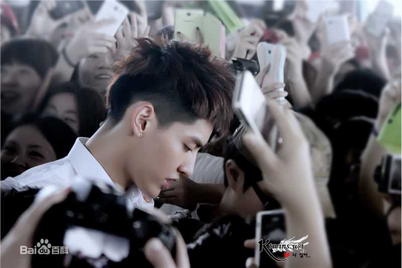 吴亦凡(KRIS)白衬衫壁纸壁纸