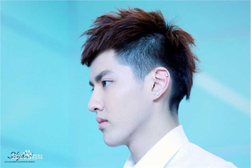 吴亦凡(KRIS)白衬衫壁纸壁纸