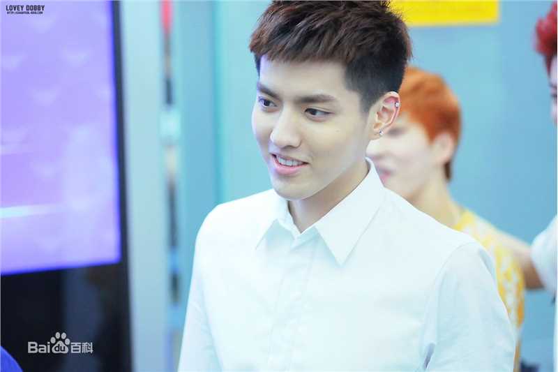 吴亦凡(KRIS)白衬衫壁纸壁纸