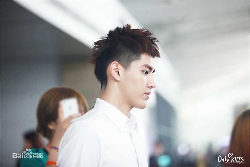 吴亦凡(KRIS)白衬衫壁纸壁纸