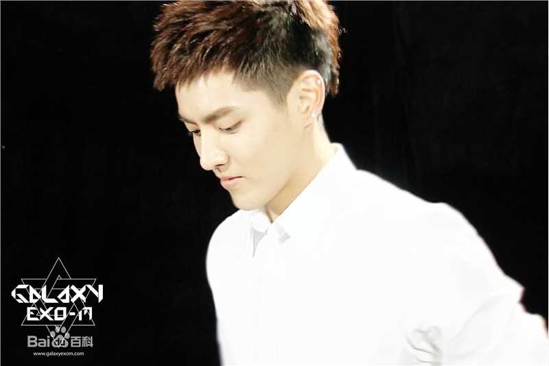 吴亦凡(KRIS)白衬衫壁纸壁纸