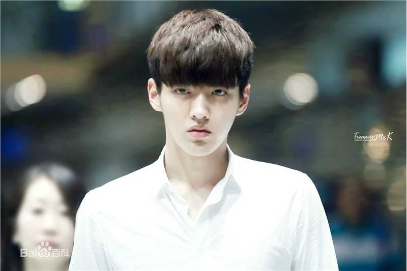 吴亦凡(KRIS)白衬衫壁纸壁纸