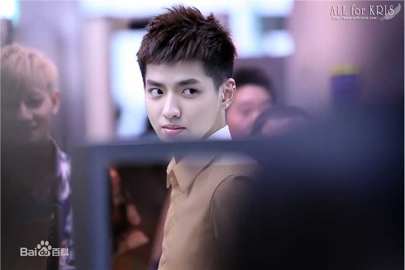 吴亦凡(KRIS)白衬衫壁纸壁纸