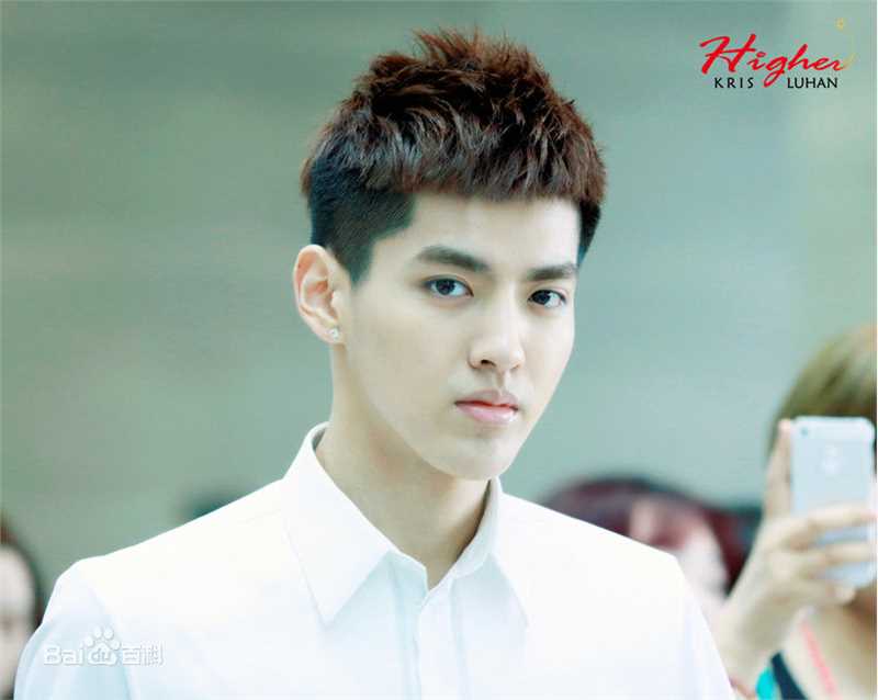 吴亦凡(KRIS)白衬衫壁纸壁纸