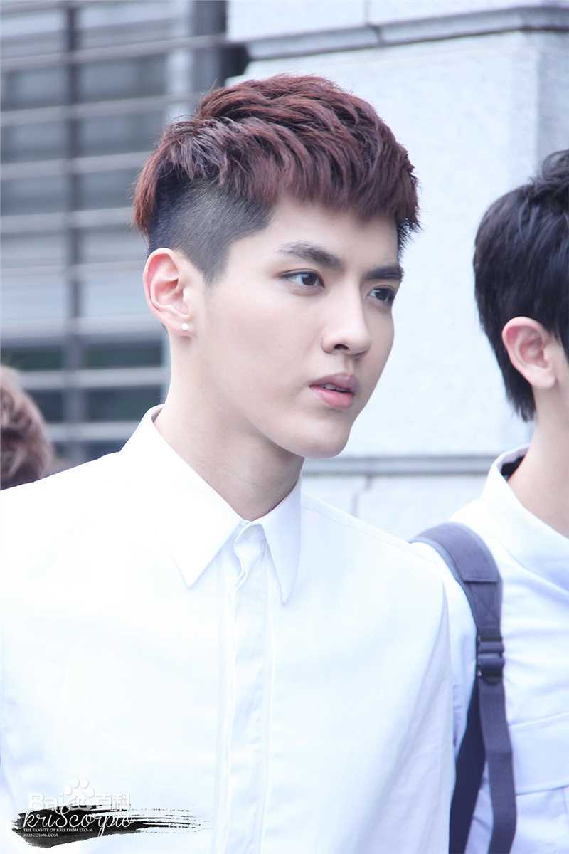 吴亦凡(KRIS)白衬衫壁纸壁纸