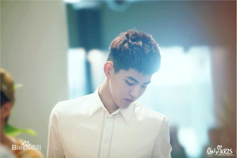 吴亦凡(KRIS)白衬衫壁纸壁纸