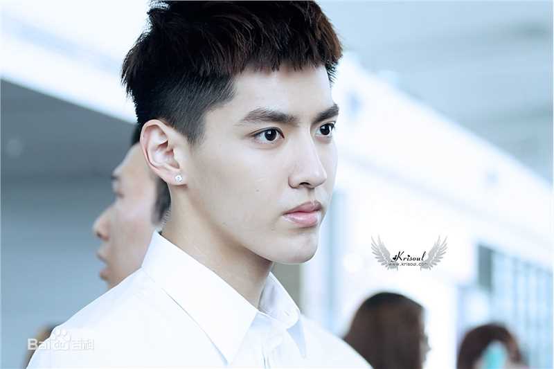 吴亦凡(KRIS)白衬衫壁纸壁纸