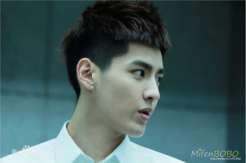 吴亦凡(KRIS)白衬衫壁纸壁纸