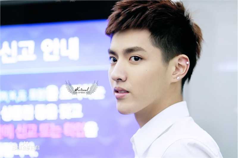 吴亦凡(KRIS)白衬衫壁纸壁纸