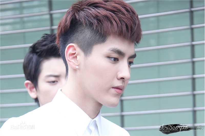 吴亦凡(KRIS)白衬衫壁纸壁纸