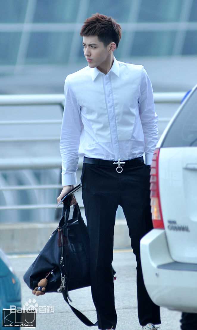 吴亦凡(KRIS)白衬衫壁纸壁纸