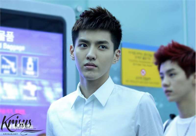 吴亦凡(KRIS)白衬衫壁纸壁纸