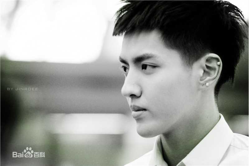 吴亦凡(KRIS)白衬衫壁纸壁纸